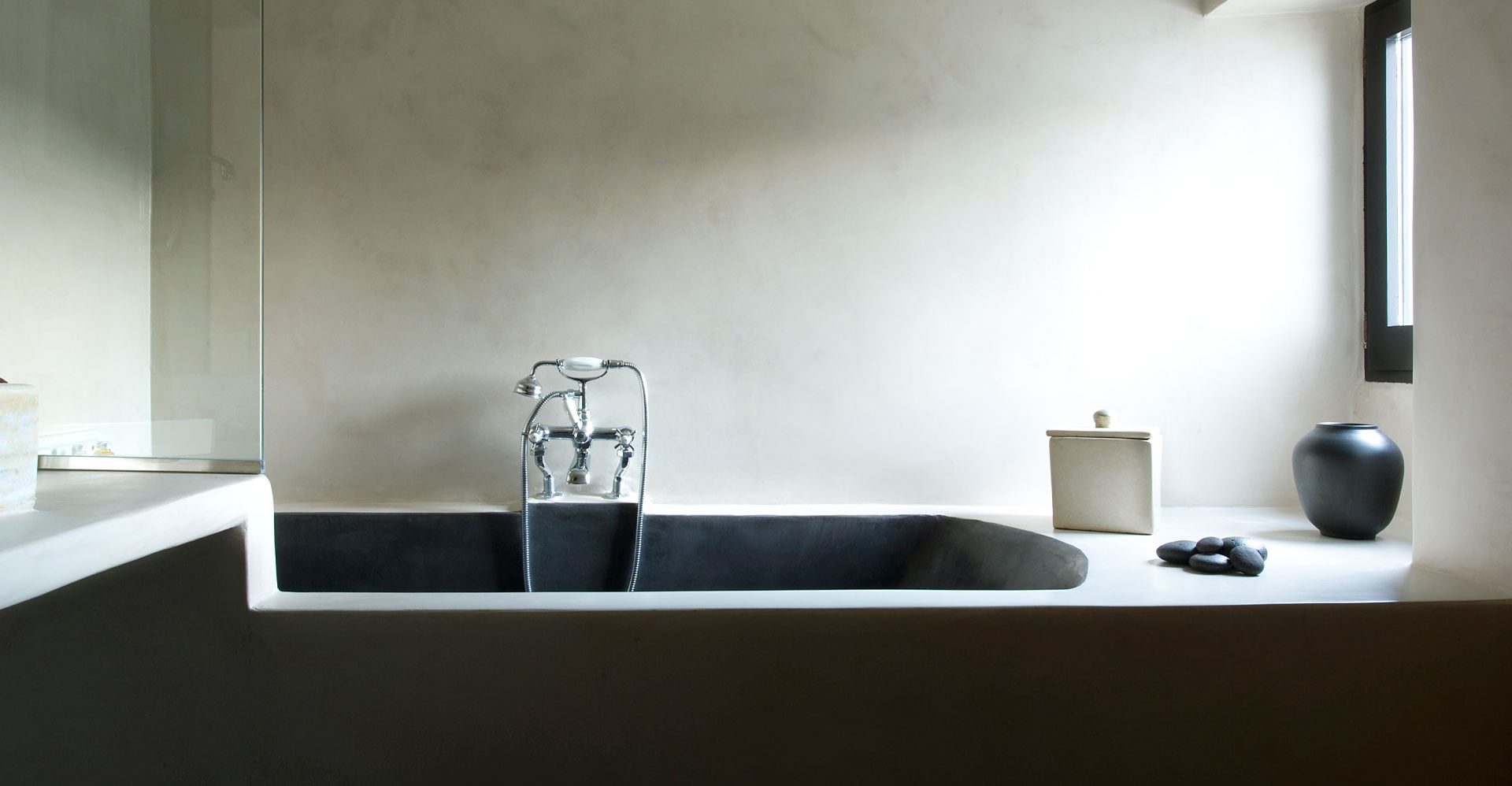 Bath and wall in one