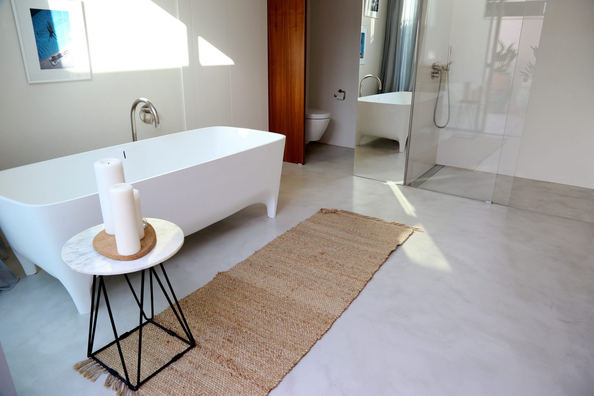 Bathroom without tiles